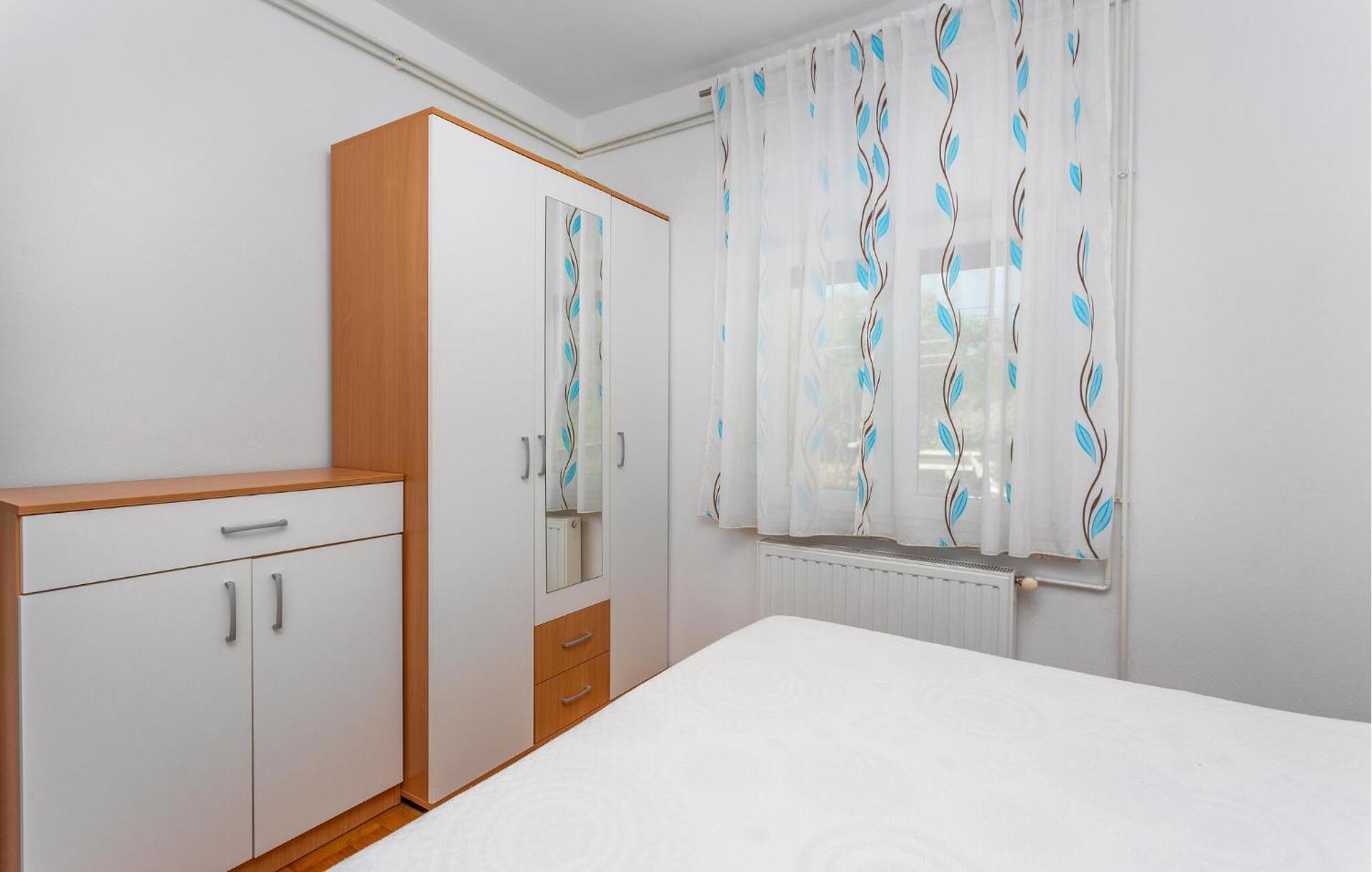 Stunning Apartment In Krk With Kitchen Кърк Екстериор снимка