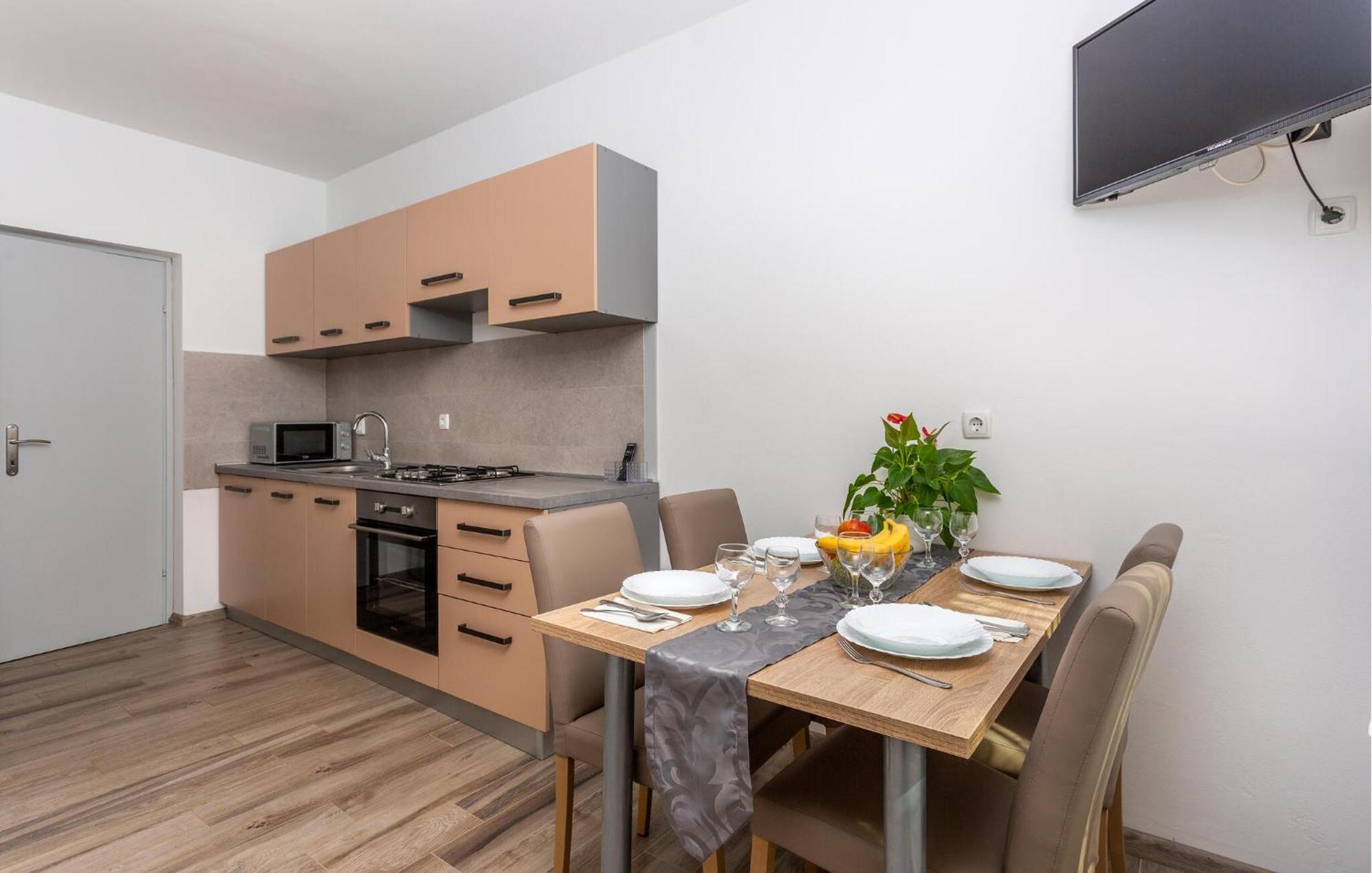 Stunning Apartment In Krk With Kitchen Кърк Екстериор снимка